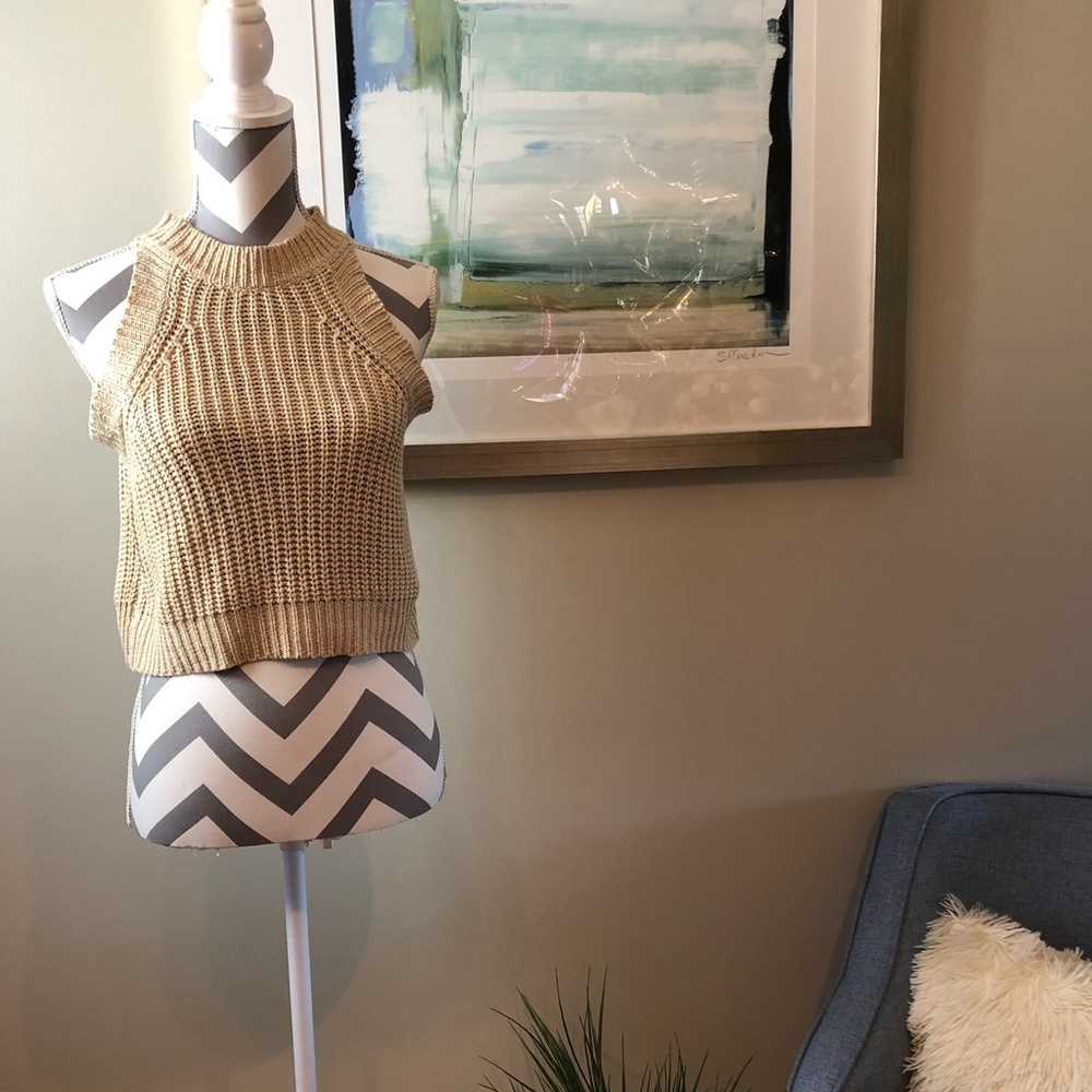 Cropped knitted sweater